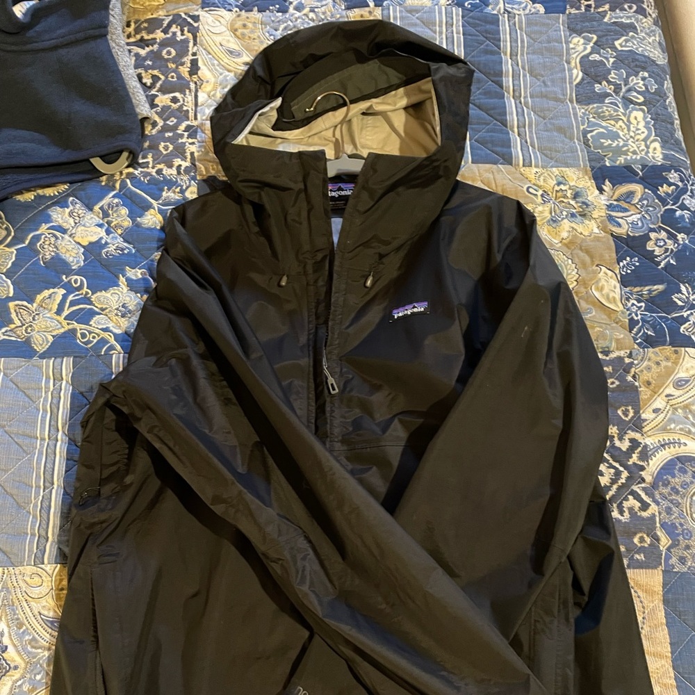 Mens Patagonia Raincoat - L